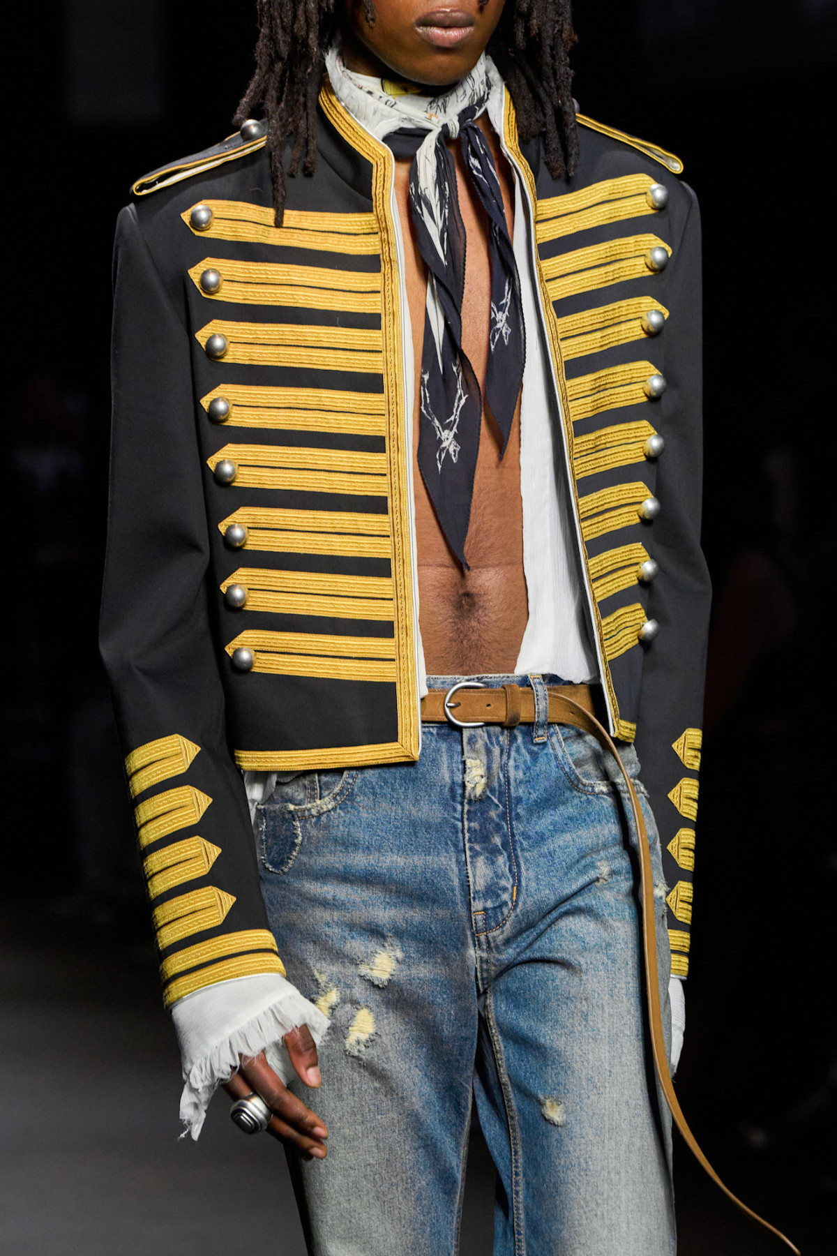 Армійський жакет знову в моді: чи буде це найпопулярніша річ цього сезону?
10