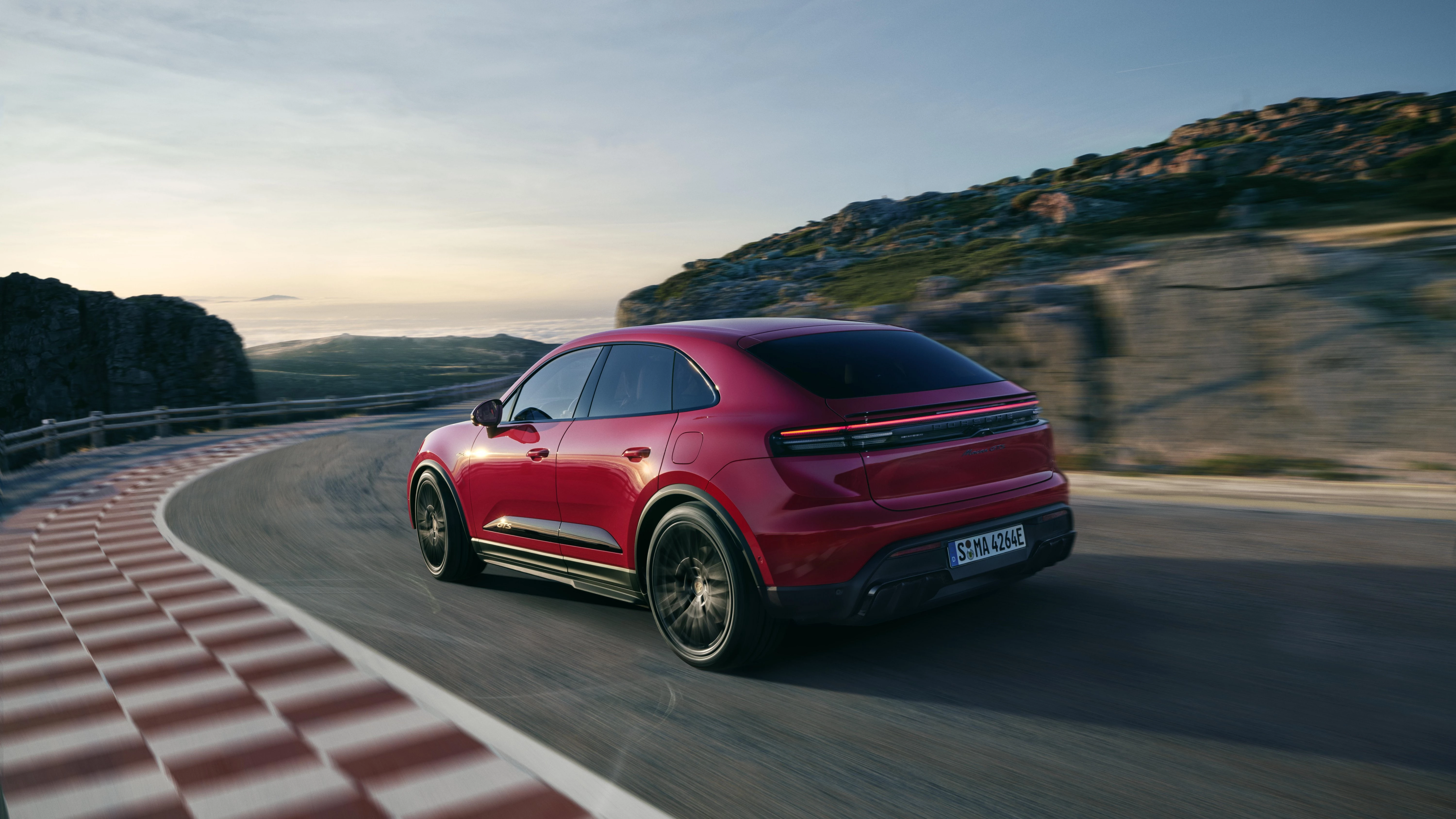 Macan GTS в дії: захопливий електрокар — огляд від редакторки Vogue UA
9