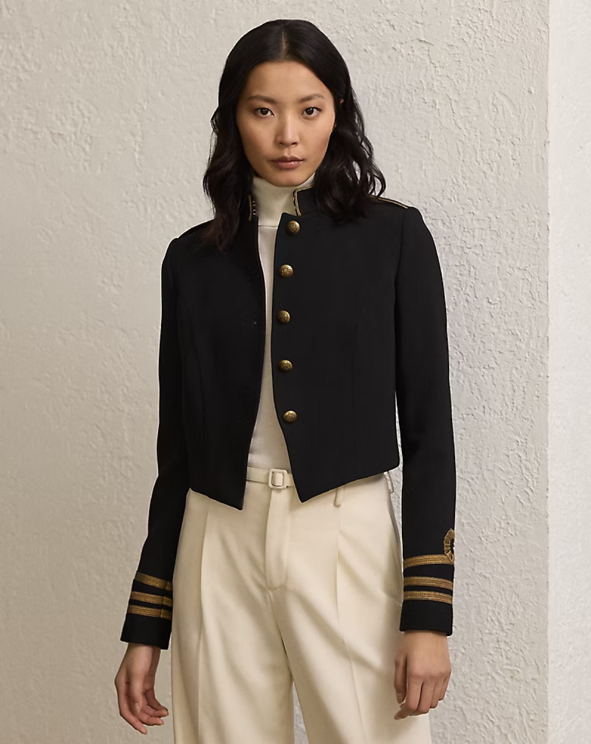 Армійський жакет знову в моді: чи буде це найпопулярніша річ цього сезону?
13