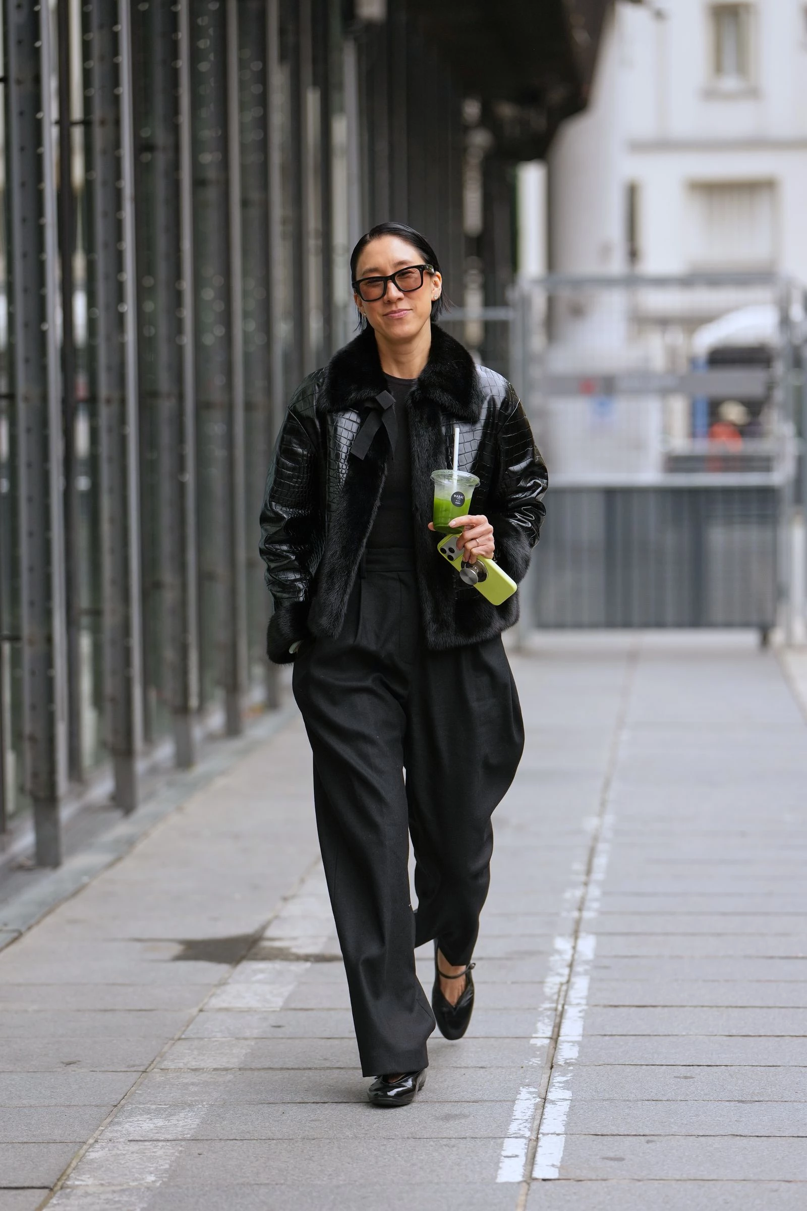 Модні луки з балетками у 2026: трендові комбінації
5