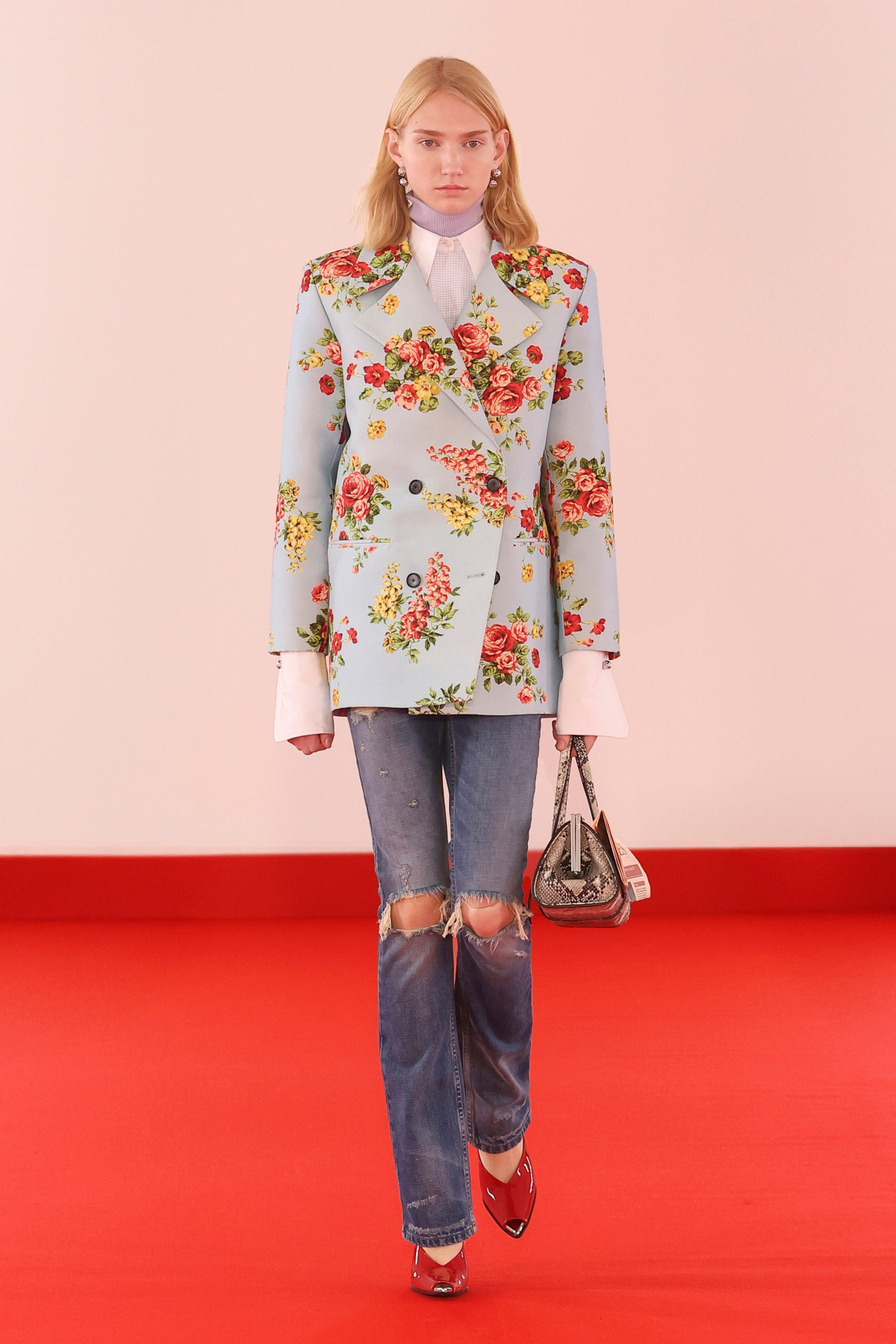 Кендалл Дженнер відродила ретро-принт.
2