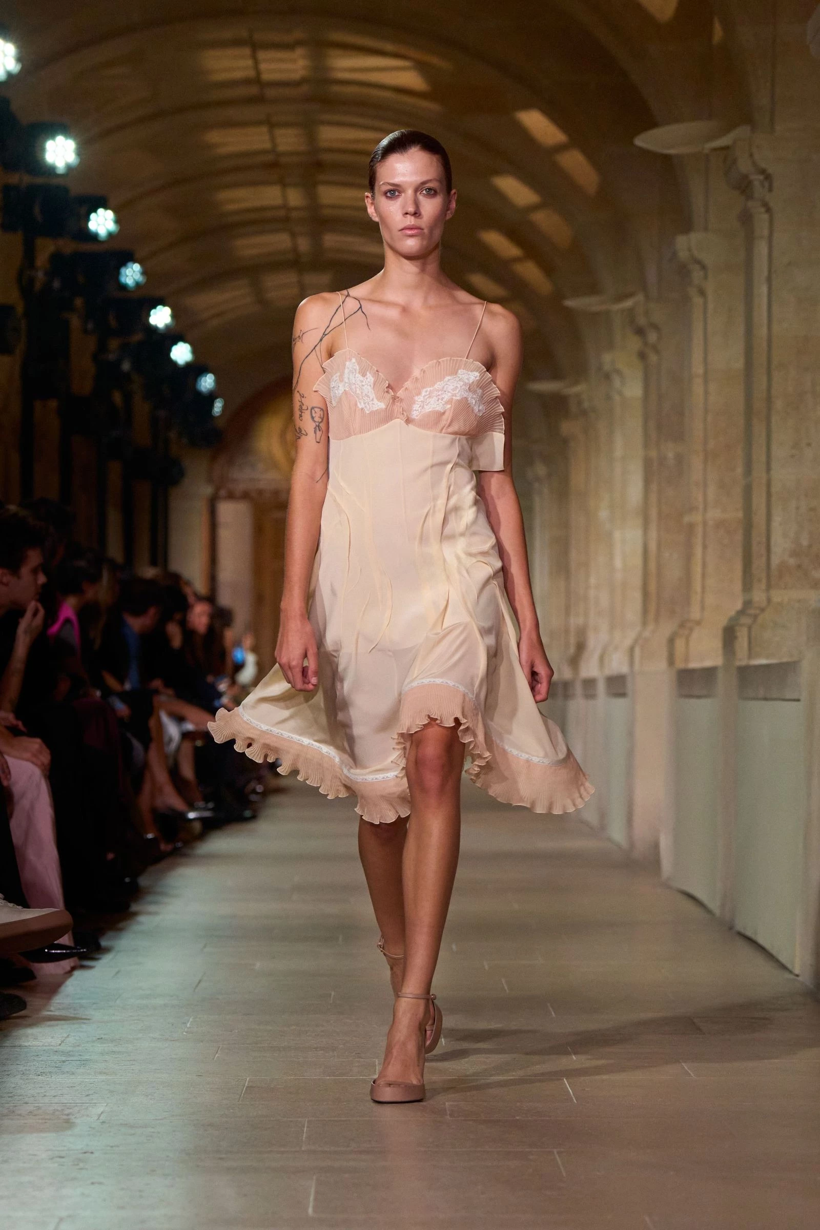 5 спідніх трендів весни-літа 2026, що зачаровують “прозорим” шиком