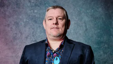 Хто такий Джон Девідсон? Все про активіста, який боровся з синдромом Туретта і надихнув його на створення фільму «Я клянусь»