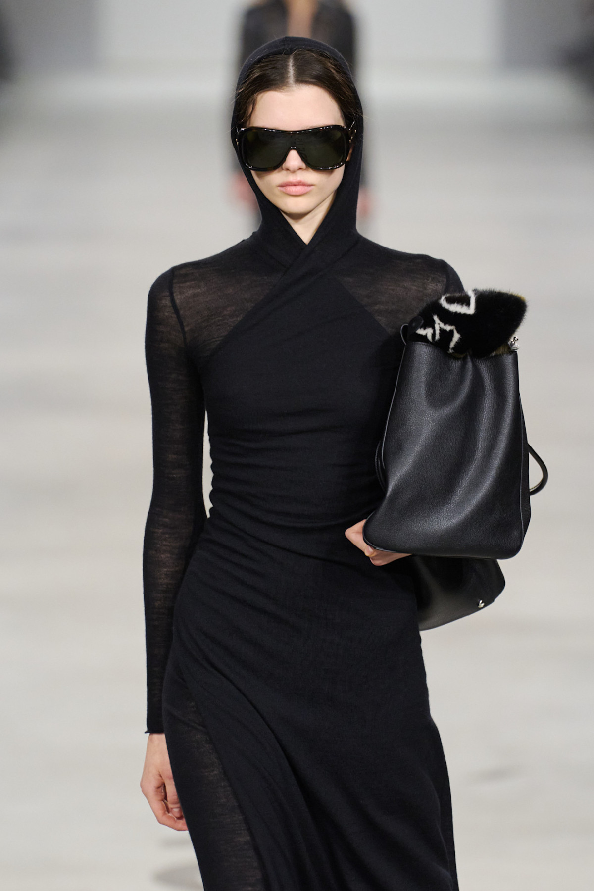 Марія Грація К'юрі вперше у Fendi: невже це справді настільки нецікаво, як стверджує онлайн модна тусовка?
28