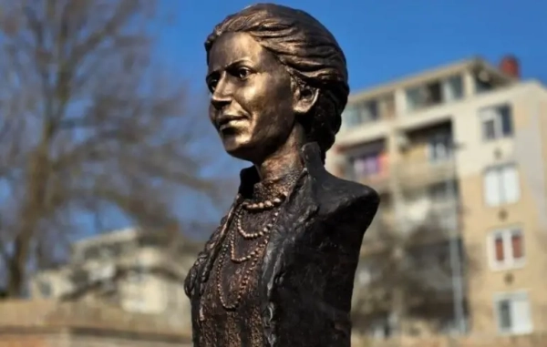 Вшанування Лесі Українки в Угорщині: відкрито монумент до 155-річного ювілею письменниці –…