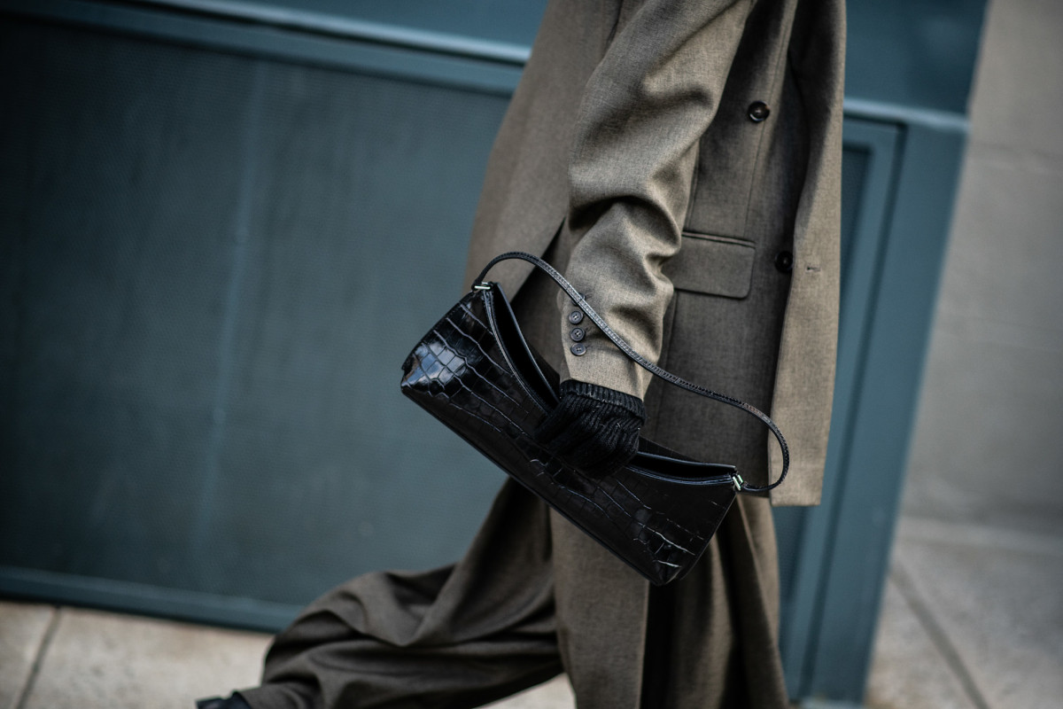 Актуальні сумки на Тижні моди в Нью-Йорку: вибір стильних жінок
1