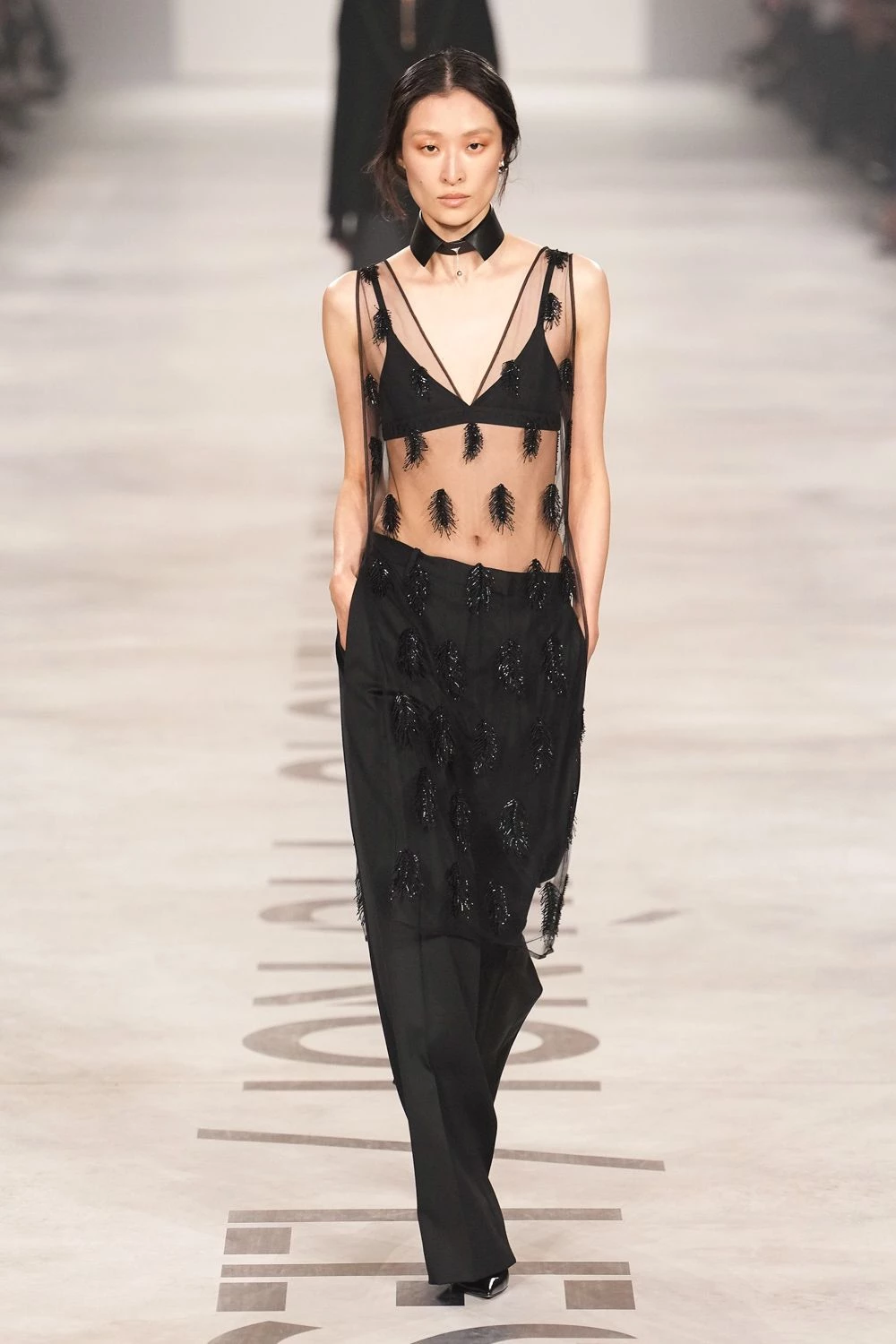 "Від "Я" до "Ми": Перша збірка Марії Грації К'юрі для Fendi
15