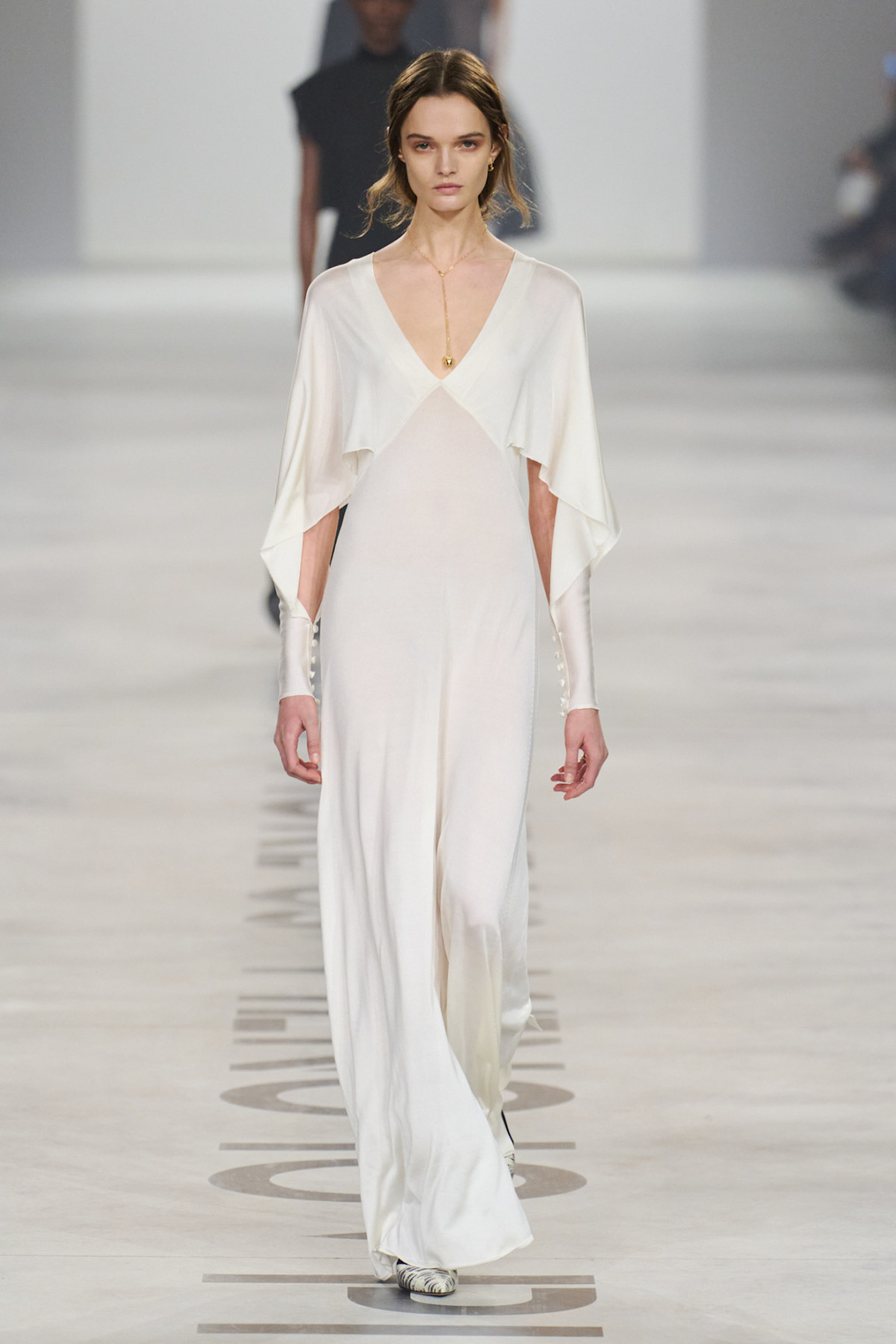 Марія Грація К'юрі вперше у Fendi: невже це справді настільки нецікаво, як стверджує онлайн модна тусовка?
18