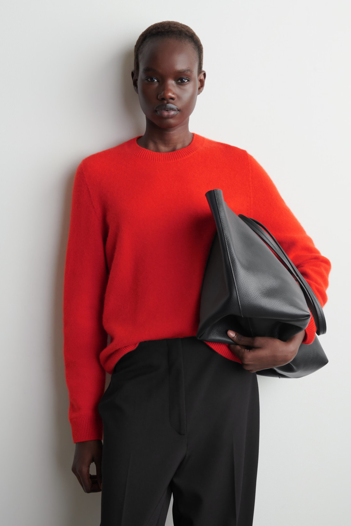 Не тільки класика: кашемірові джемпери в трендових кольорах
1