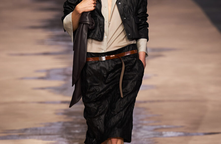 Трендова спідниця з 90-х знову в моді у 2026: як&hellip;