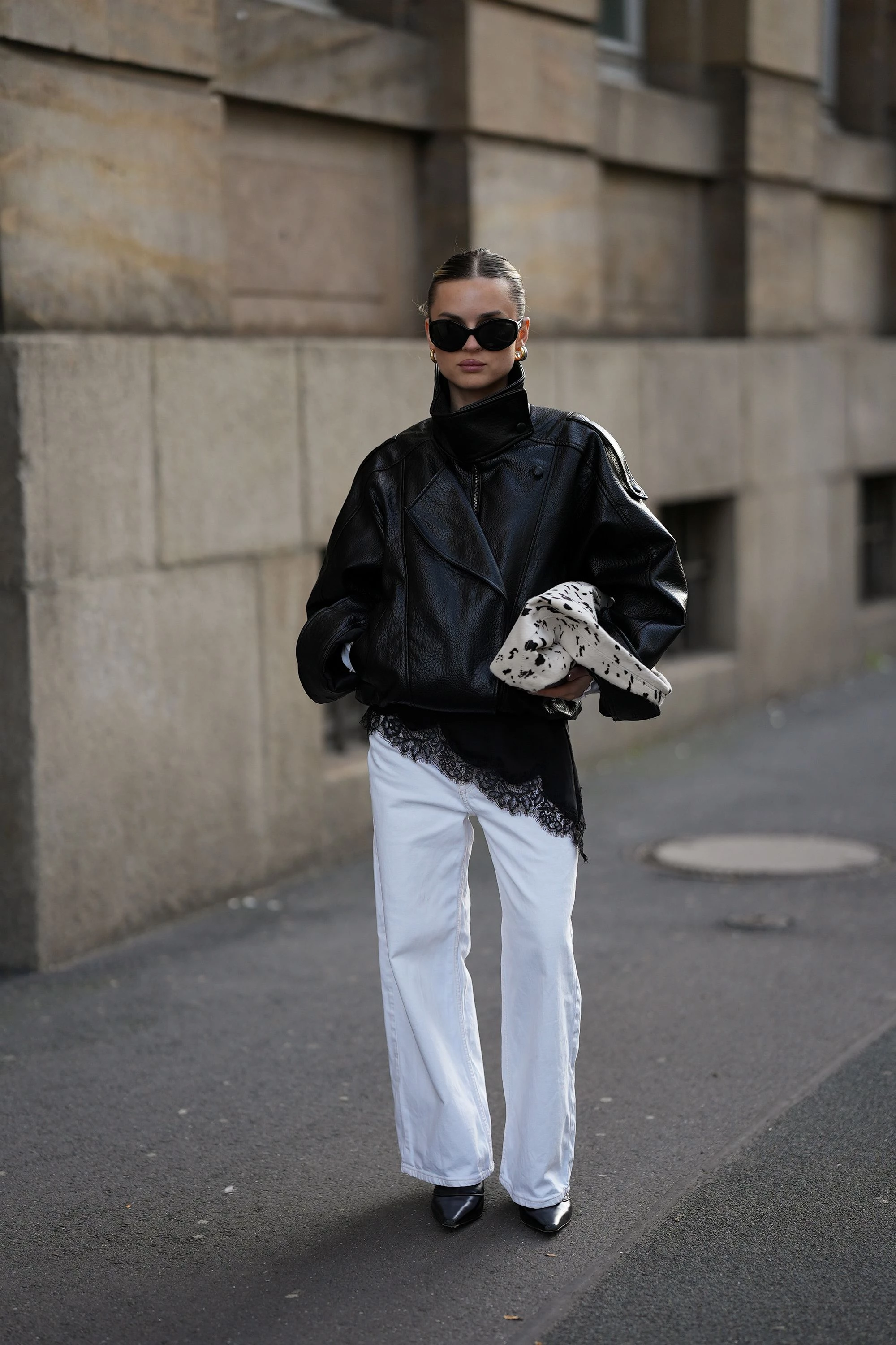 Висока талія в джинсах повертається: тренд і причина популярності
3