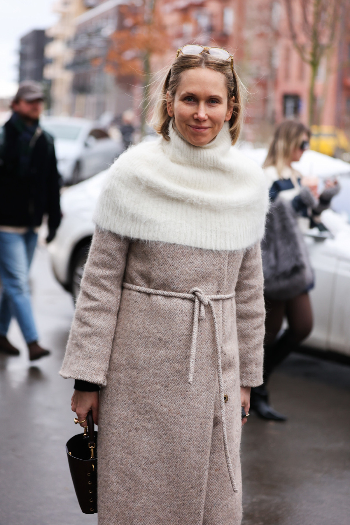 Тепле рішення: шаль і накидка – головний мікротренд зими.
2