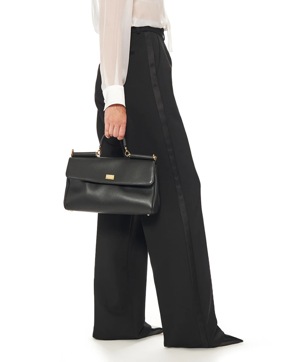 Трендовий порадник: створюємо елегантний лук до Дня закоханих — 2026
15