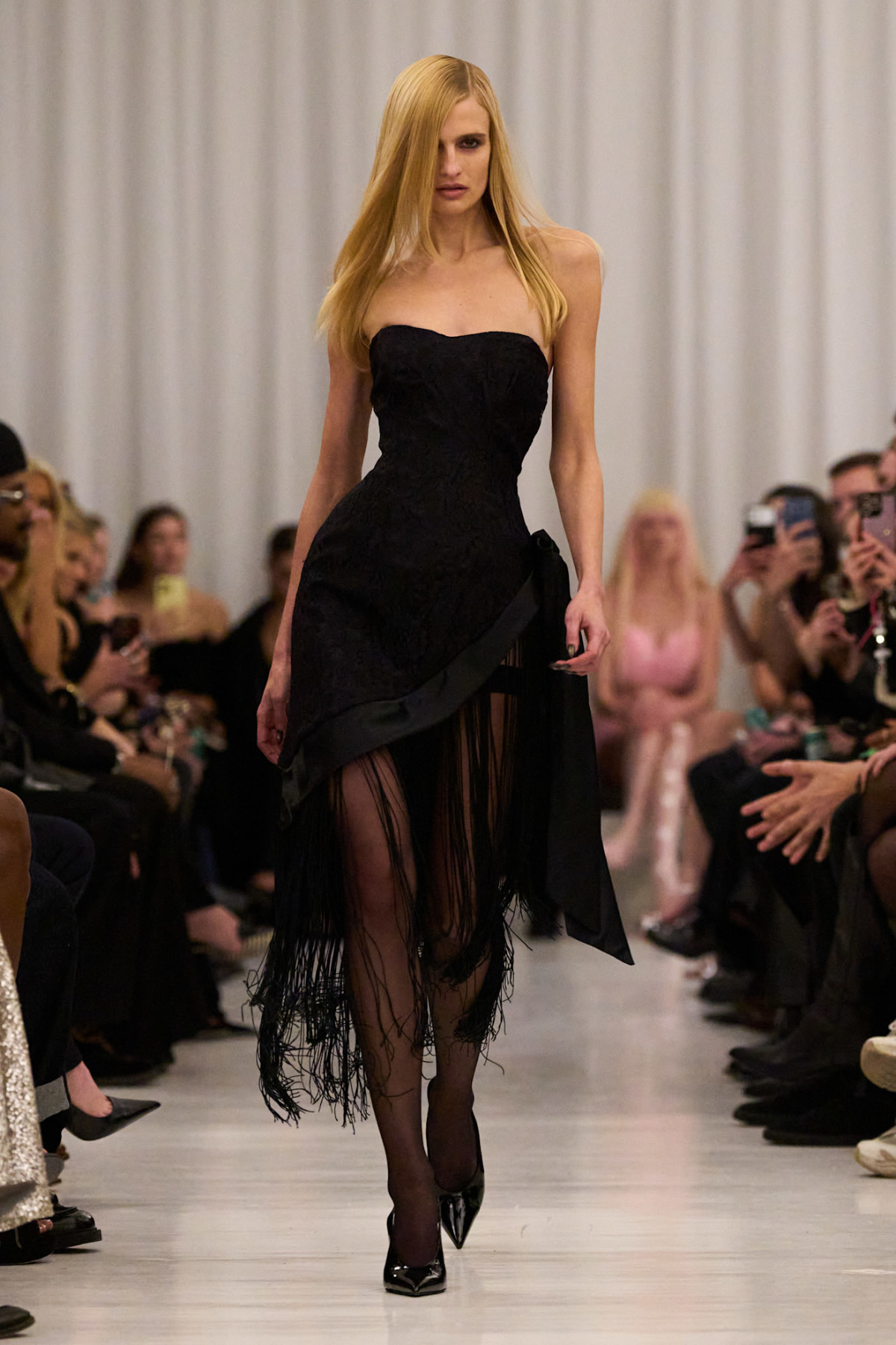 6 лайфхаків від нью-йоркських стилістів для миттєвого апгрейду вашого одягу.
37