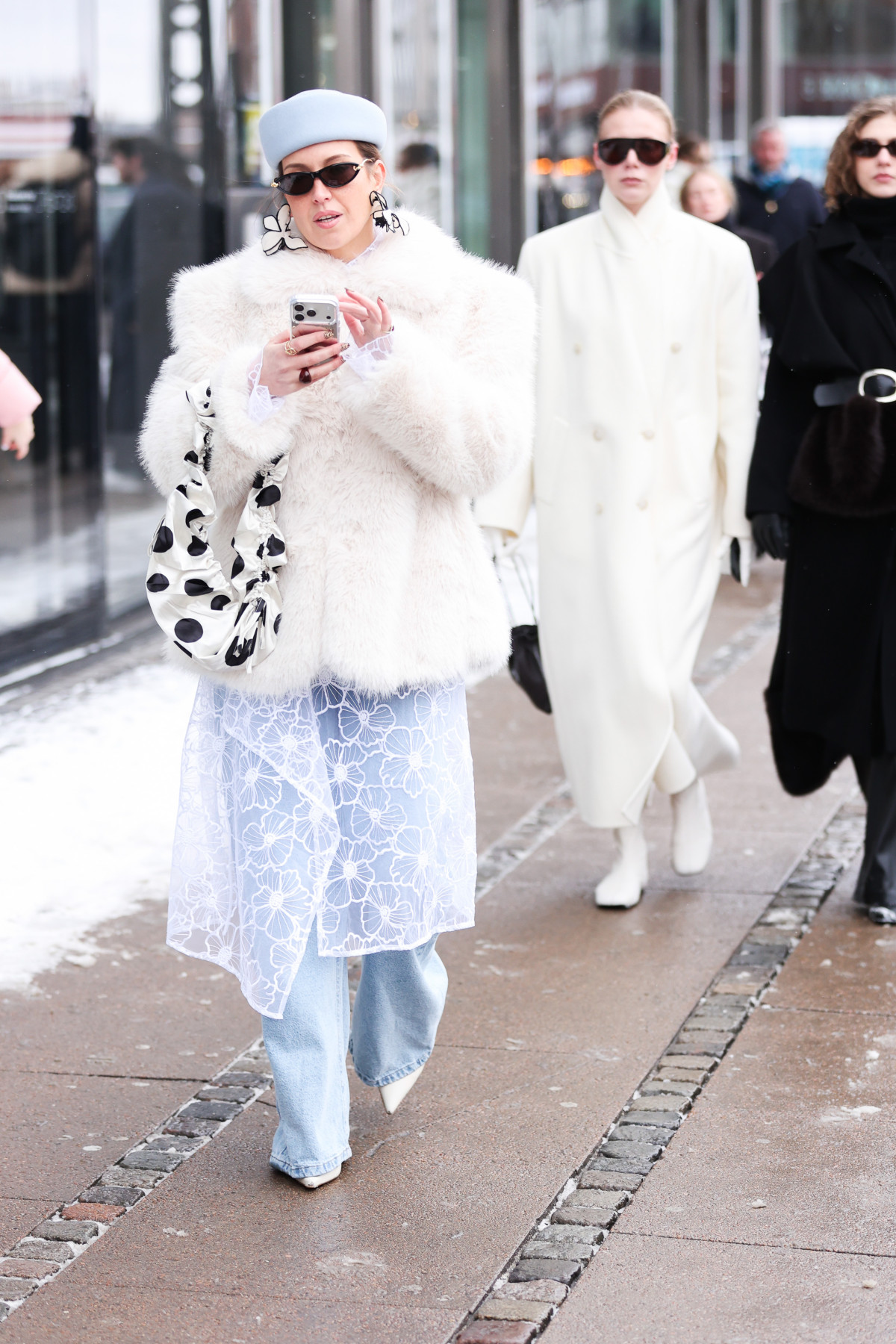 Вулична мода: ключові тенденції 2026 за версією модниць Копенгагена
4