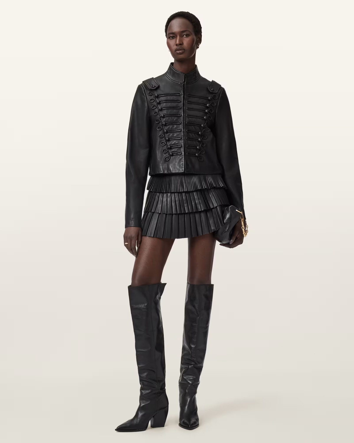 Армійський жакет знову в моді: чи буде це найпопулярніша річ цього сезону?
12