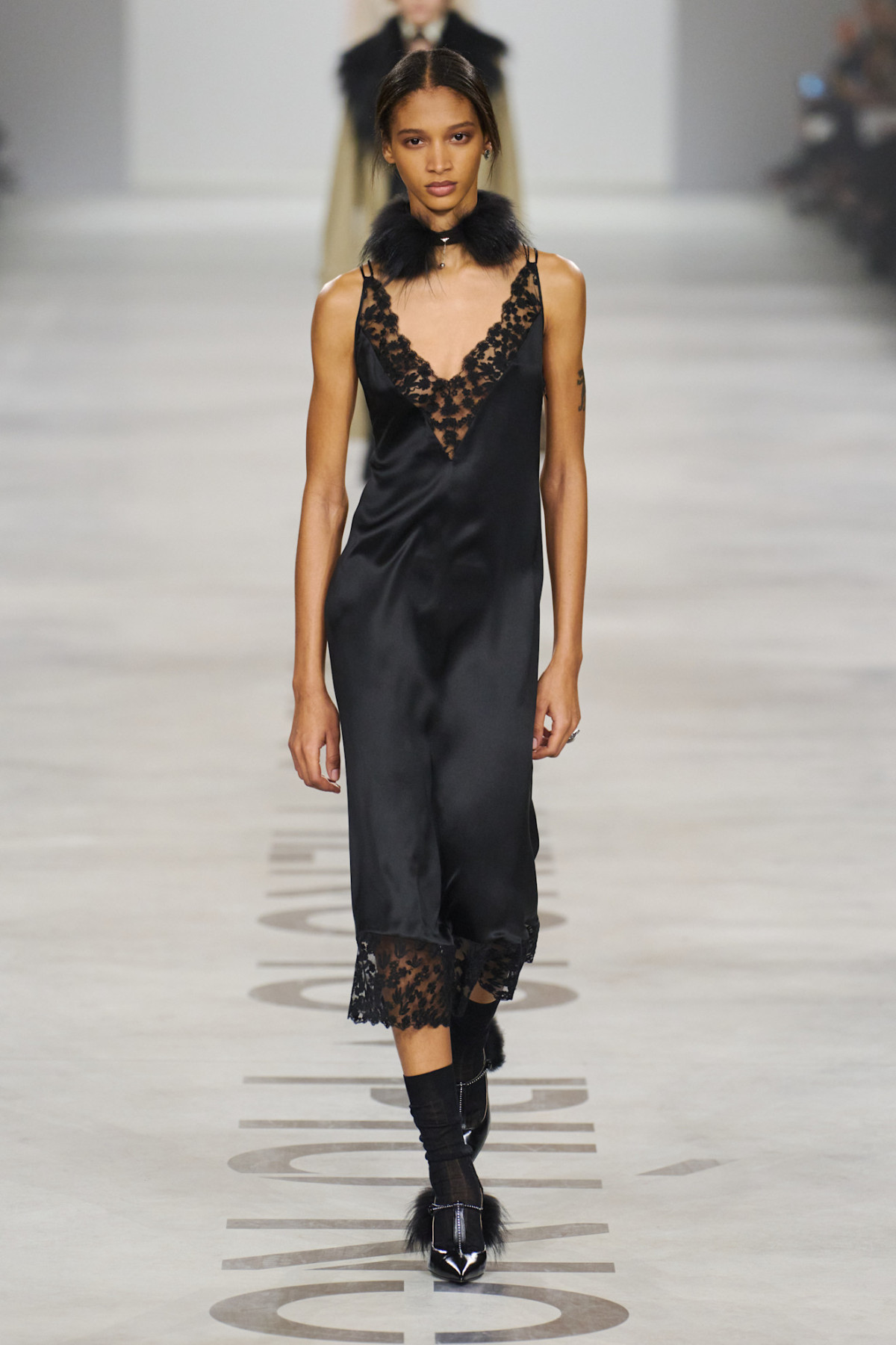 Марія Грація К'юрі вперше у Fendi: невже це справді настільки нецікаво, як стверджує онлайн модна тусовка?
4