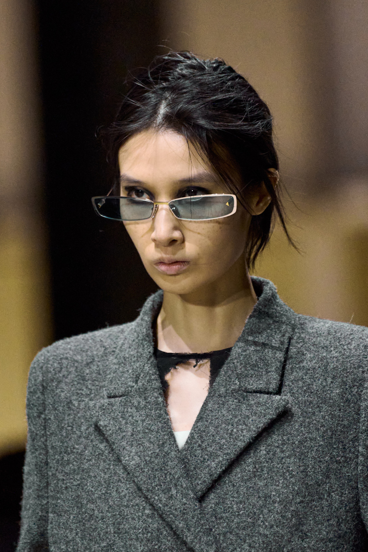 Пухнасті чоботи, розшиті шкарпетки та сумки з крокодилячої шкіри: які аксесуари Prada будуть в тренді цього сезону серед модниць
13