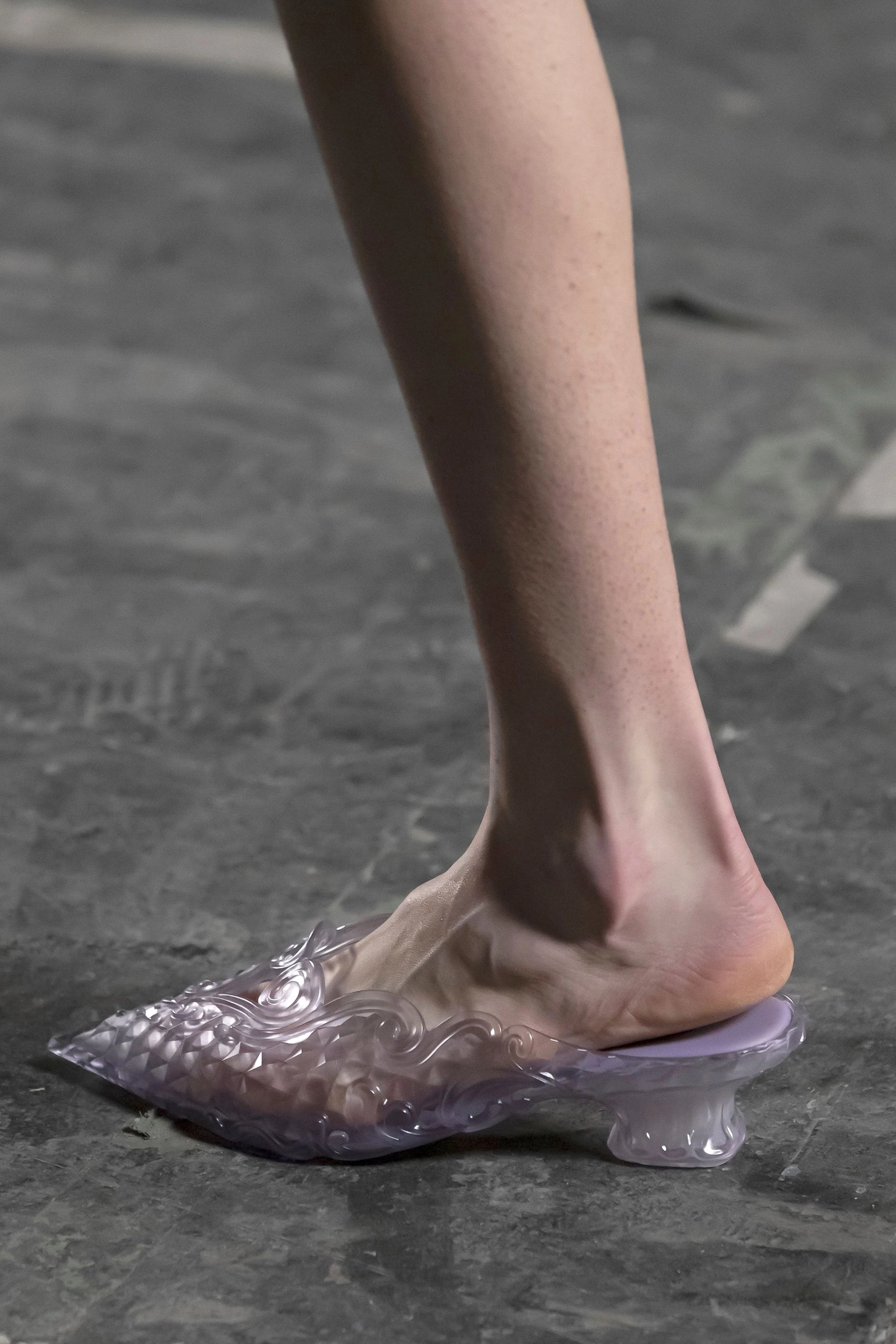 Найбільш екстравагантне взуття в історії моди.
6