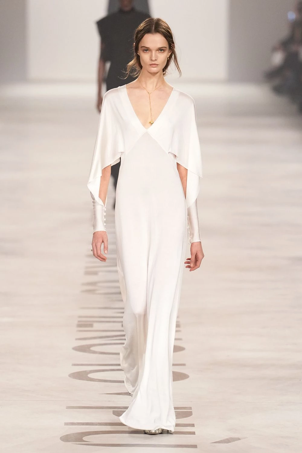 "Від "Я" до "Ми": Перша збірка Марії Грації К'юрі для Fendi
16