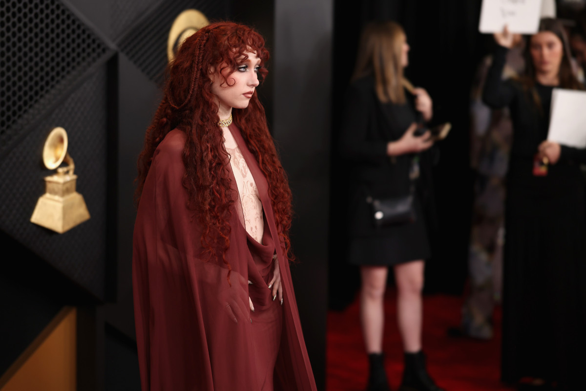 Вбрання Chappell Roan на “Греммі-2026”: скандальний образ, що викликав фурор в Інтернеті.