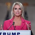 Чи є у Пем Бонді діти? Дізнайтеся про її родину