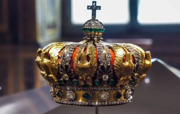 Коштовність імператриці Євгенії майже неушкоджена після крадіжки з Лувру – музей повідомив&hellip;