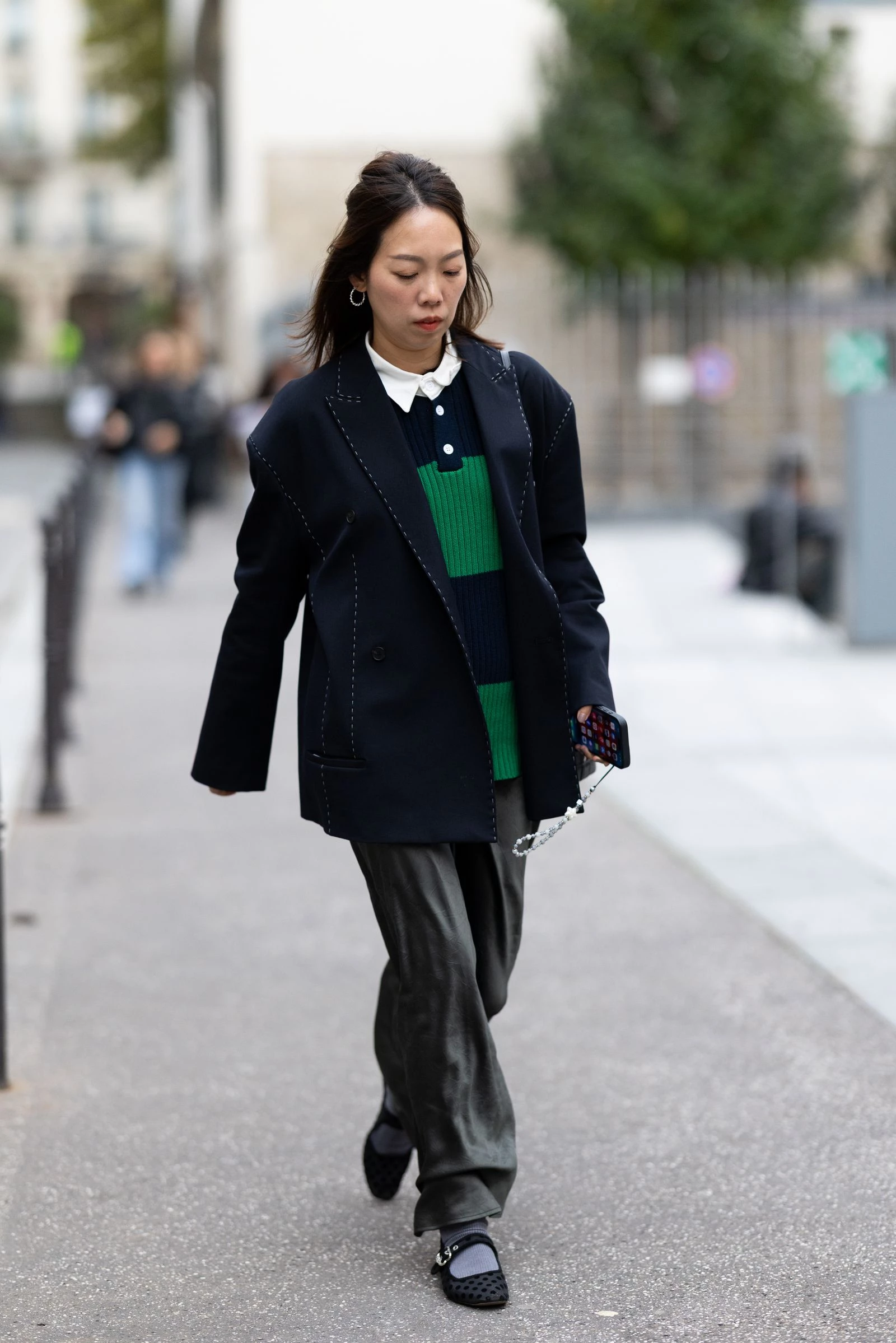 Модні луки з балетками у 2026: трендові комбінації
1