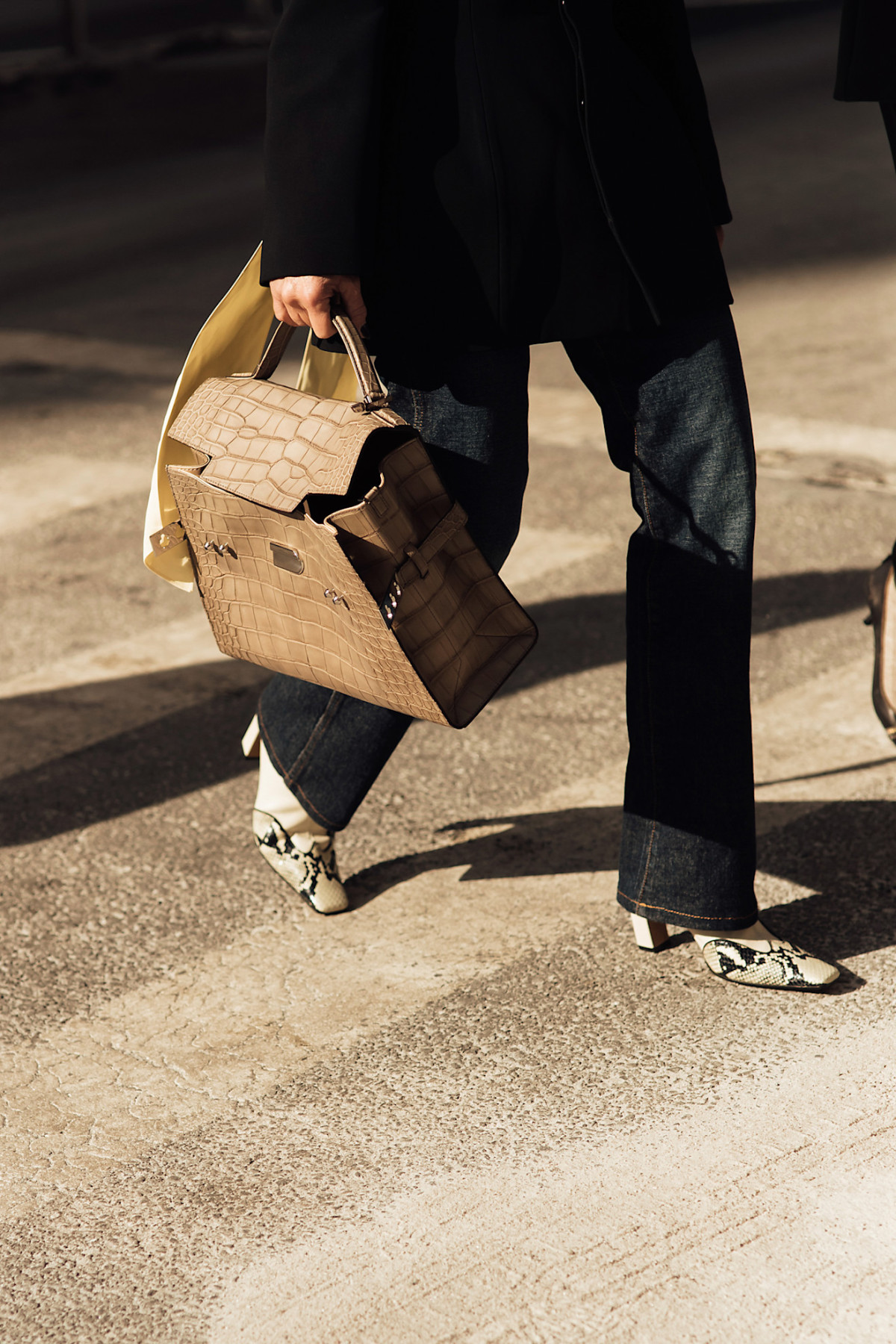 Актуальні сумки на Тижні моди в Нью-Йорку: вибір стильних жінок
16