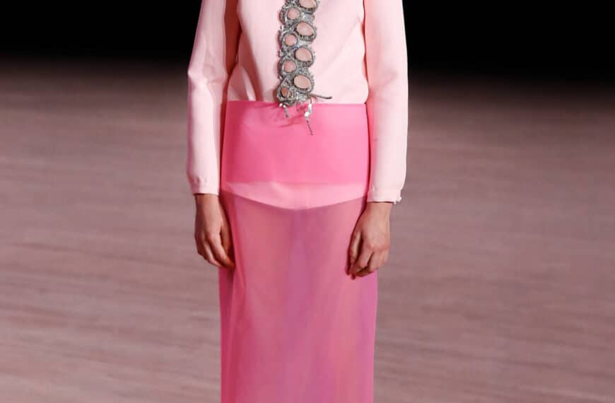 Кутюрні форми та спідниці з низькою посадкою: Марк Джейкобс започаткував модний тиждень у Нью-Йорку.