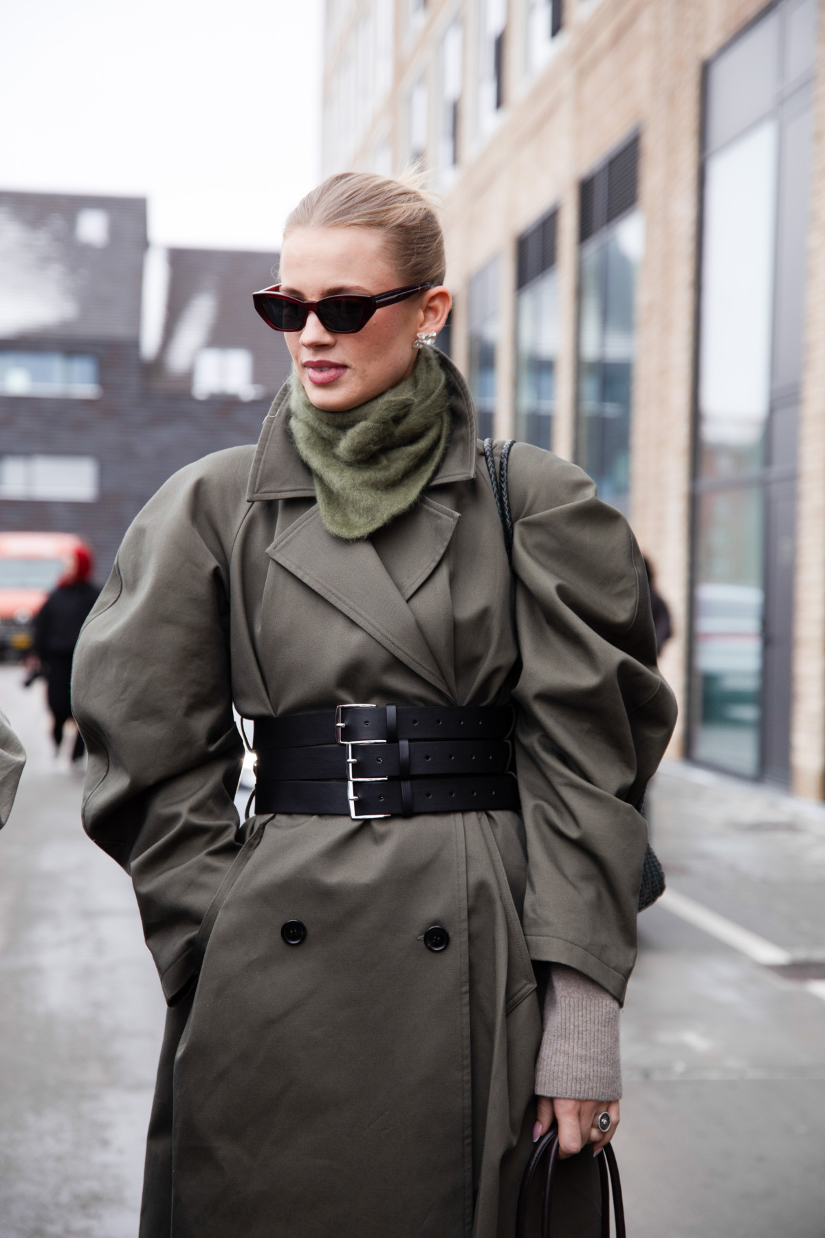 Вулична мода: ключові тенденції 2026 за версією модниць Копенгагена
15