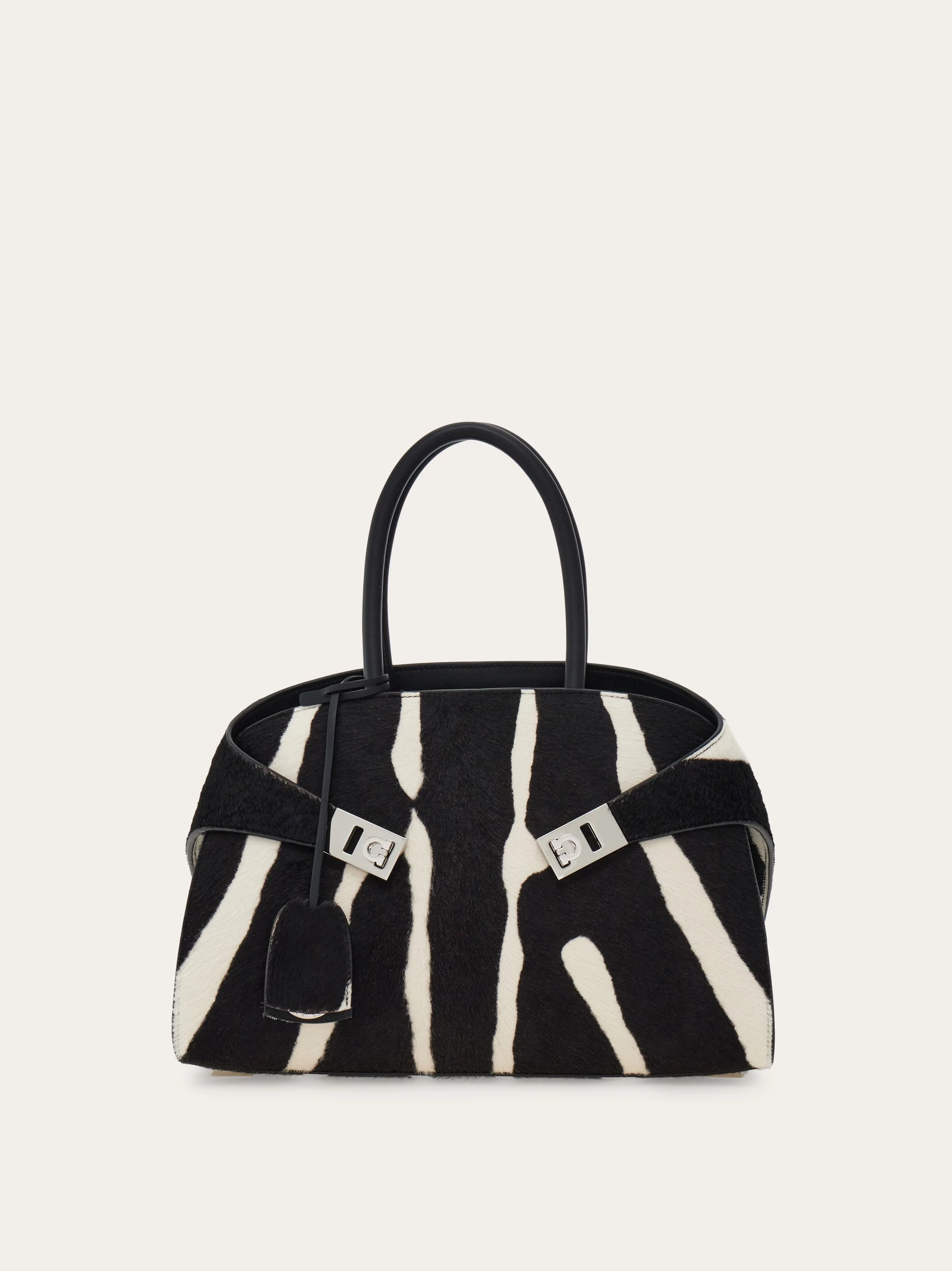 Топ-12 фірмових сумок для вигідних вкладень у 2026-му
5