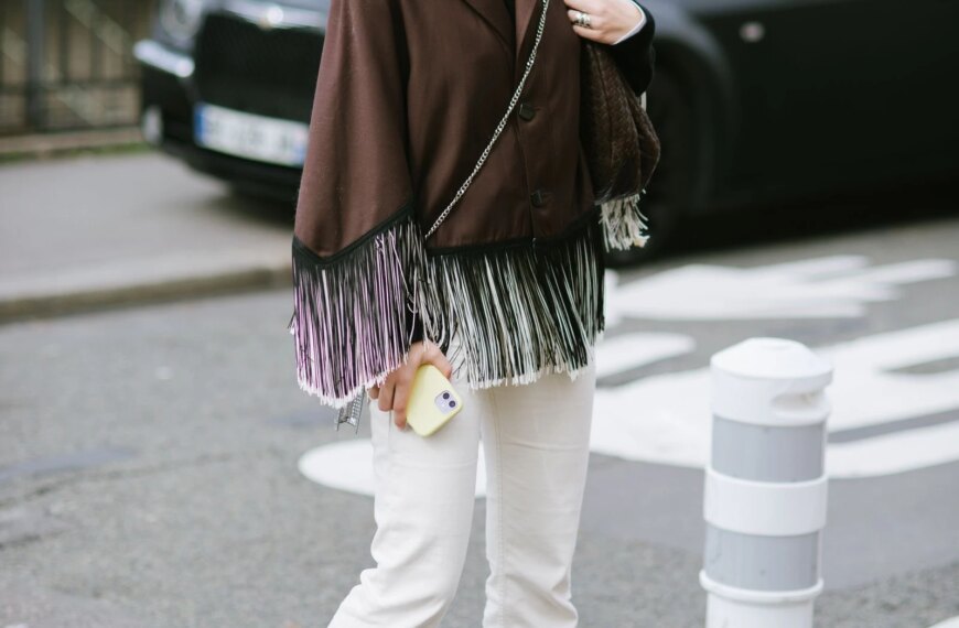 Висока талія в джинсах повертається: тренд і причина популярності