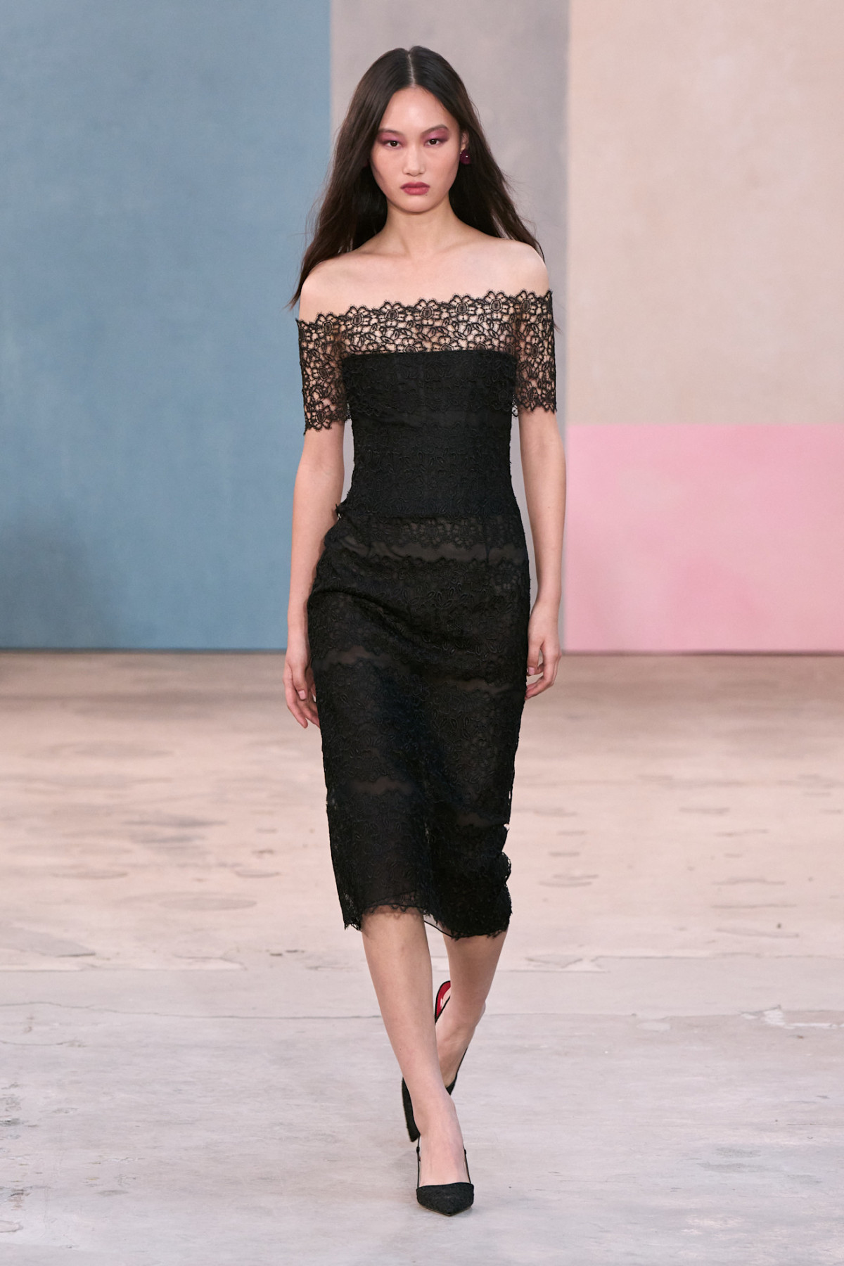 Відверті сукні з нью-йоркських показів: які моделі оберуть знаменитості?
9