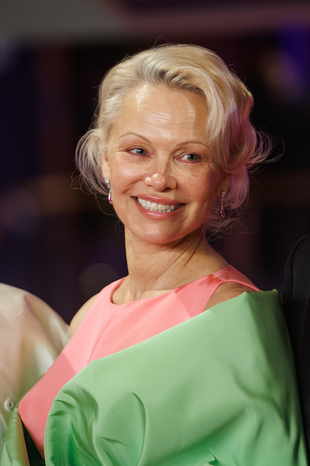 Бра-конус: сміливий тренд моди, який Памела Андерсон радить приміряти у 2026.
4