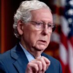 Здоров'я Мітча Макконнелла: його історія падінь, поліомієліту, операцій тощо