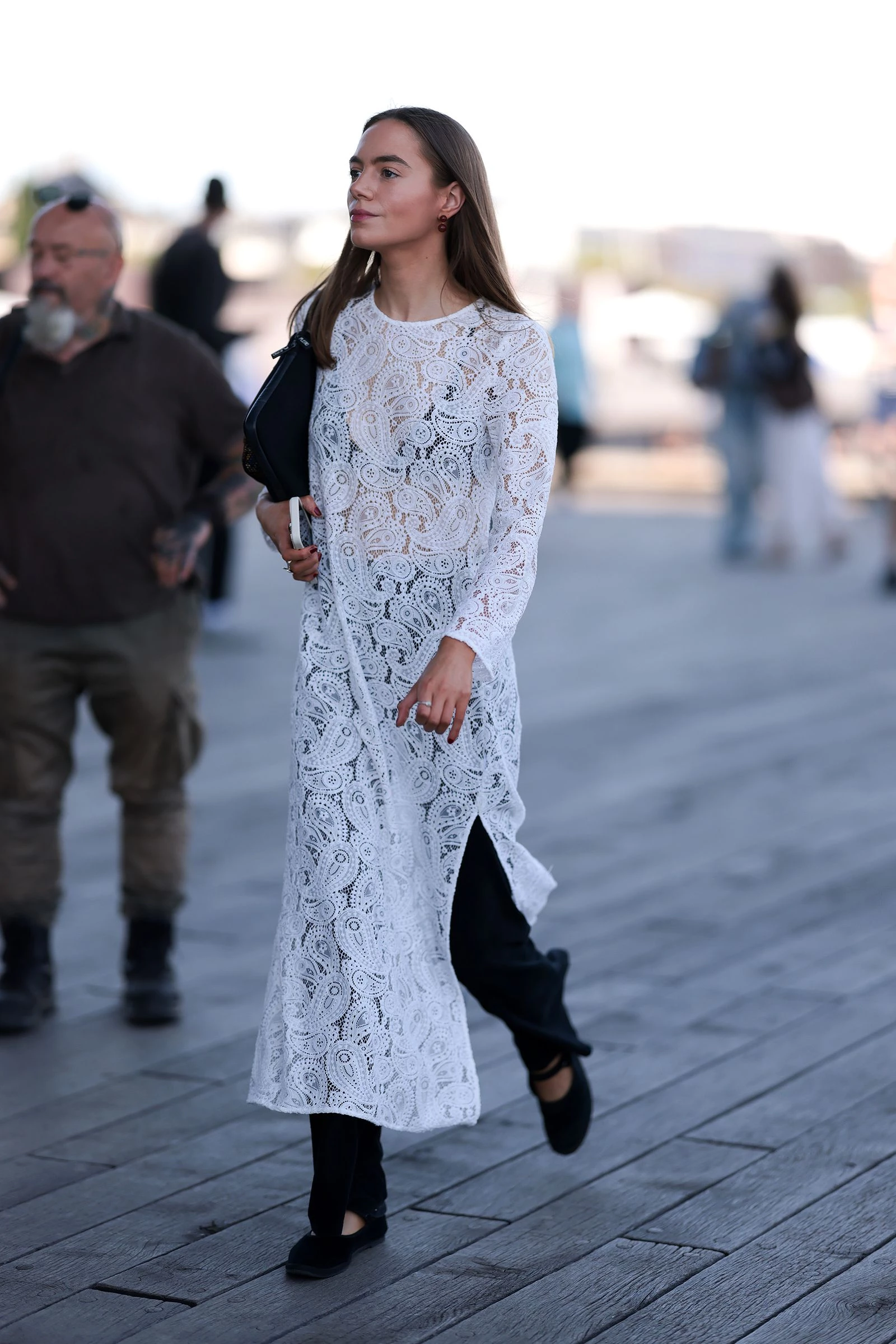 Dress-shirt plus slim jeans: hot combo for '26
2