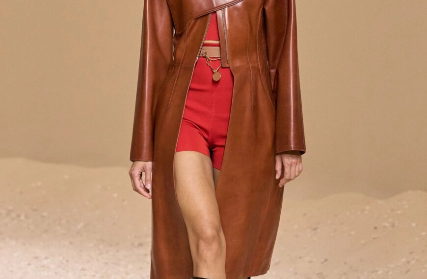 6 варіантів стильного поєднання міні-шортів у 2026: миттєво зробіть свій вигляд трендовим.