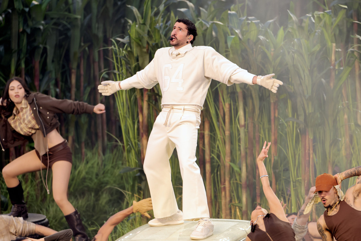 Увесь галас навколо вбрання фламенко Леді Гаги на Супербоулі 2026
0