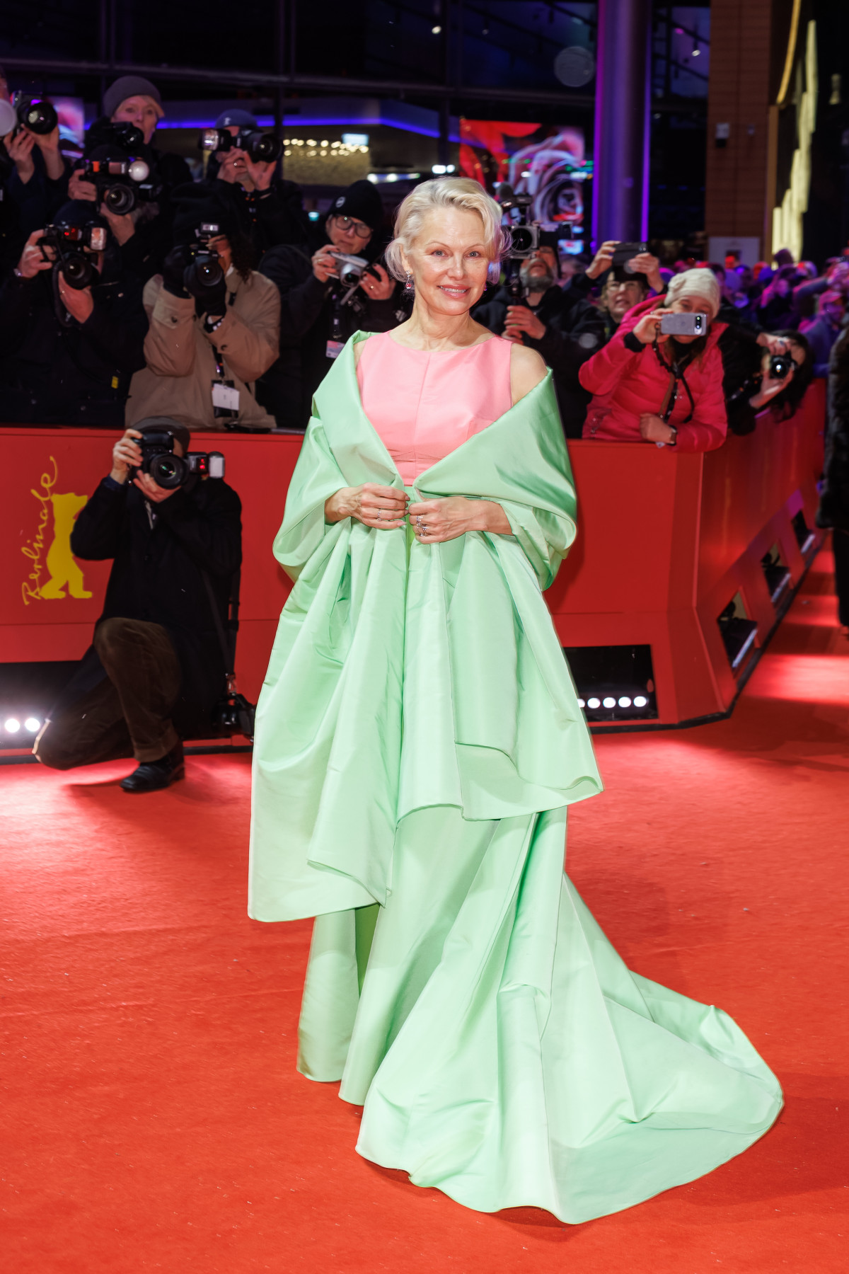 Бра-конус: сміливий тренд моди, який Памела Андерсон радить приміряти у 2026.
3