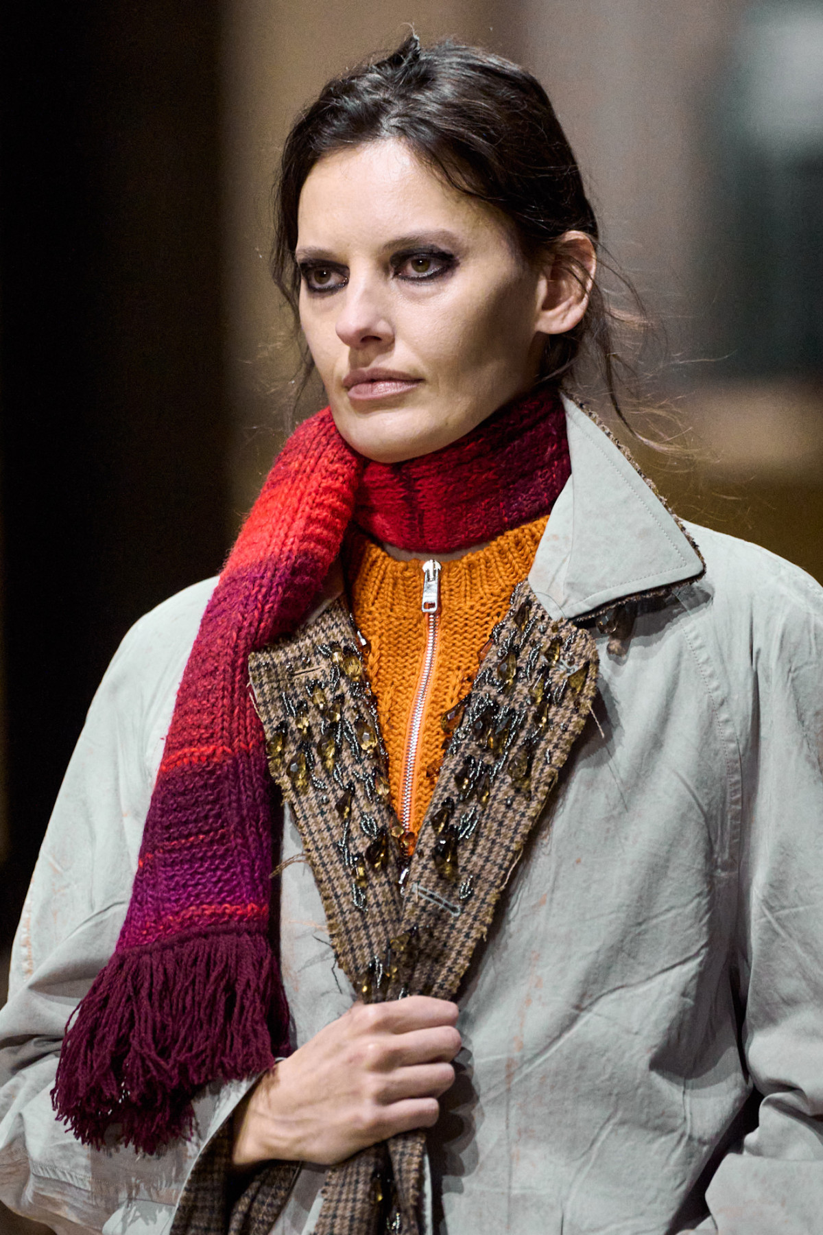 Пухнасті чоботи, розшиті шкарпетки та сумки з крокодилячої шкіри: які аксесуари Prada будуть в тренді цього сезону серед модниць
17