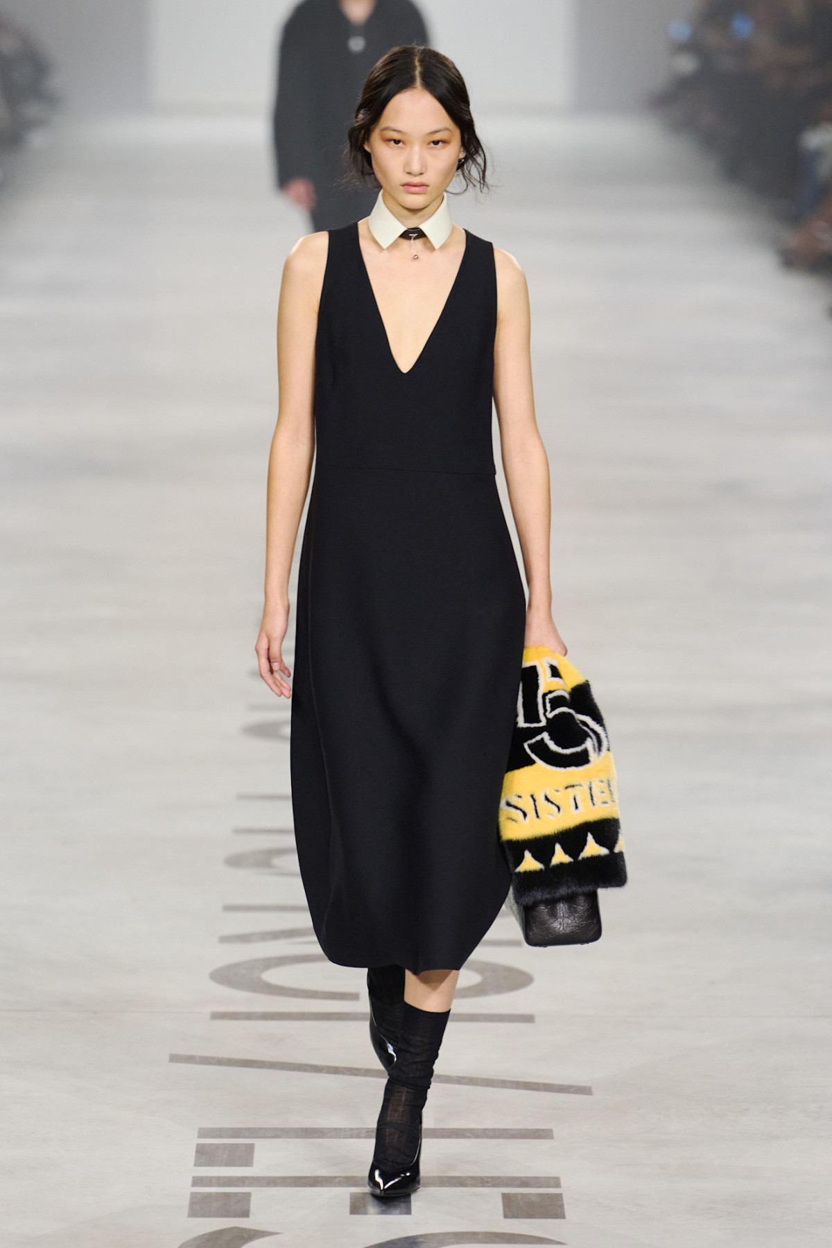 Марія Грація К'юрі вперше у Fendi: невже це справді настільки нецікаво, як стверджує онлайн модна тусовка?
3