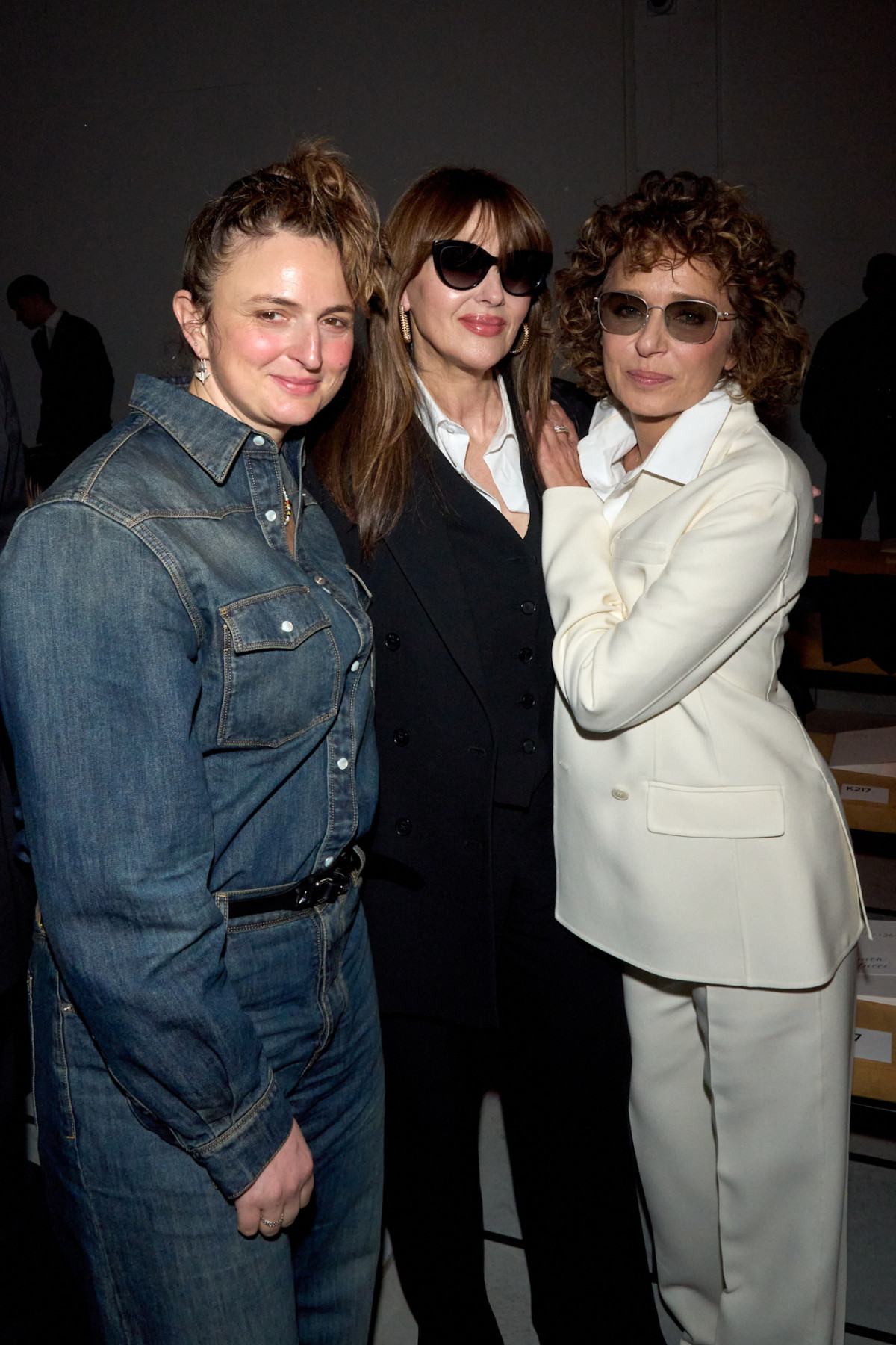 Які знаменитості відвідали дефіле Fendi на честь першої колекції Марії Грації К'юрі?
2