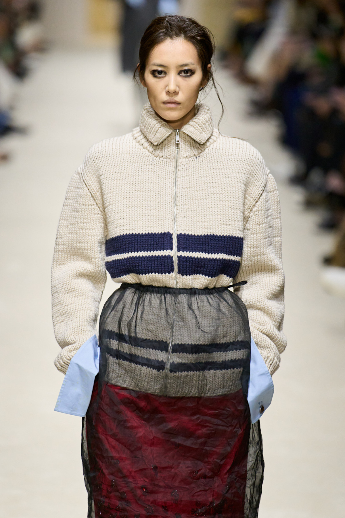 Prada змінила канони дефіле: 15 моделей, 15 луків, 60 варіацій.
6