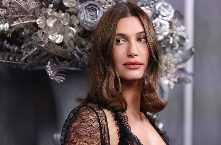 Гейлі Бібер одяглася голою на прем'єру фільму “Грозовий перевал” в…