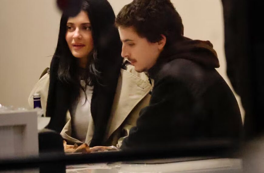 Кайлі Дженнер додає до свого репертуару ще одне поєднання кашемірової…