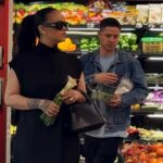 Маленька сумка Ріанни з супермаркету непрактична, але це не має значення