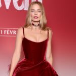 Марго Роббі — рубіново-червона красуня в цій готичній оксамитовій сукні