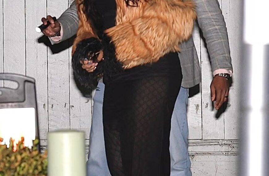 Ріанна святкує свій день народження у рідкісному вінтажному пальто з…