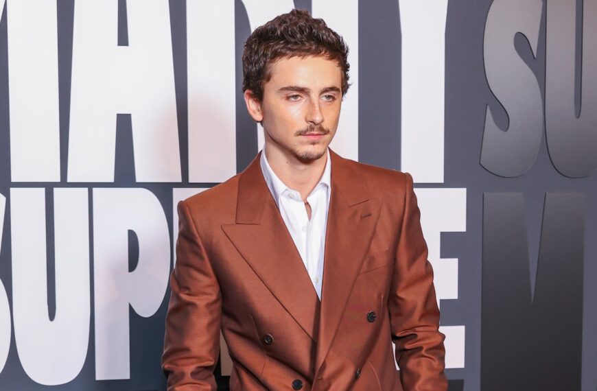 Тімоті Шаламе обмінює свої окуляри Marty Supreme Neons на вишуканий&hellip;